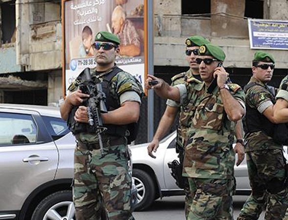 Des soldats de l’armée libanaise patrouillant à Beyrouth. D. R